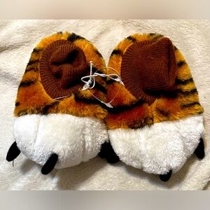 Tiger kids slippers size 5/6